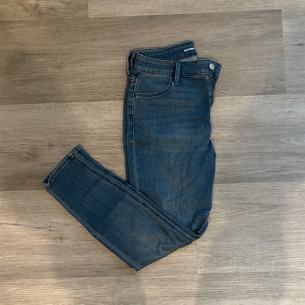 Old Navy Women's Medium Blue Ankle Jeans